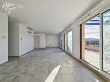 Discover this new apartment combining elegance and convenience!