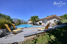 Propriété exceptionnelle à VALEILLE (42) avec parc agréamenté d'une piscine à débordement