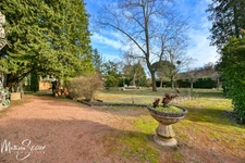 THURINS - Vast green property