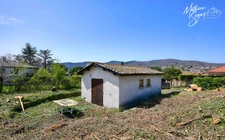 Terrain à construire avec bâti à conserver ou à démolir pour contruire votre habitat de demain