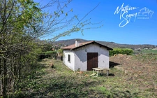 Terrain à construire avec bâti à conserver ou à démolir pour contruire votre habitat de demain