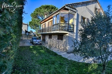 Grande maison P7 sur un grand terrain au coeur de SAINT JEAN DE TOUSLAS