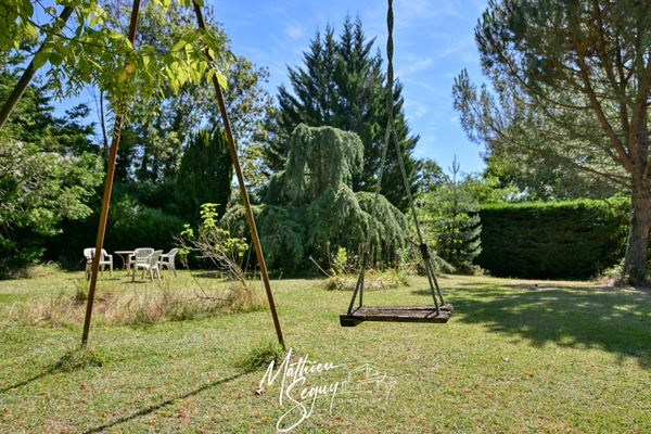THURINS - PROPRIETE avec parc arboré