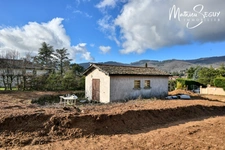 Terrain à construire avec bâti à conserver ou à démolir pour contruire votre habitat de demain