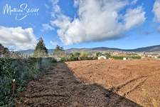 Un joli terrain recherche ses futurs propriétaires pour implanter un nouveau projet de vie!