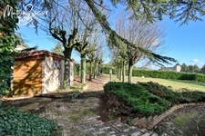 VAUGNERAY - Terrain à bâtir pour une maison P4 à étage + garage