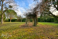 THURINS - Vast green property