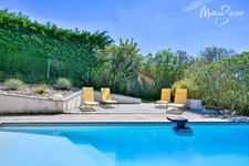 Propriété exceptionnelle à VALEILLE (42) avec parc agréamenté d'une piscine à débordement