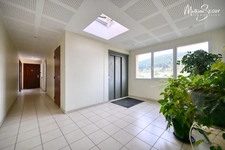 YZERON - Agréable appartement grand T3 avec balcon et vue  + stationnement dans garage fermé