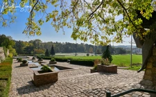 Terrain constructible de 1 200,00 m², dans un cadre calme et verdoyant 