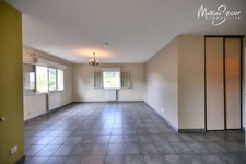 YZERON - Agréable appartement grand T3 avec balcon et vue  + stationnement dans garage fermé