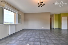 YZERON - Agréable appartement grand T3 avec balcon et vue  + stationnement dans garage fermé