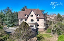 Property for sale 13 rooms CHAZELLES SUR LYON (42) with 13 rooms on a listed park of 5800 m²