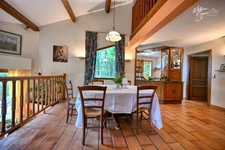 PROPRIETE verdoyante à AVEIZE 