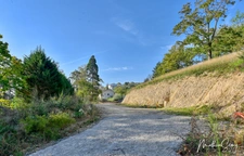 Terrain constructible de 1 200,00 m², dans un cadre calme et verdoyant 