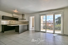 Craponne - Appartement T2 avec terrasse et place de stationnement extérieur