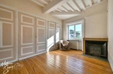 Discover the timeless elegance of this exceptional mansion. 