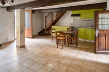 SAINT GENIS LAVAL - Maison de village avec courette