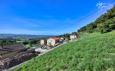 Terrain constructible, bien orienté, dégagé et offrant de nombreuses possibilités !