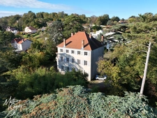 Découvrez l'élégance intemporelle de cette Maison de Maître d'exception à rénover