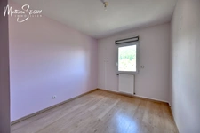 YZERON - Agréable appartement grand T3 avec balcon et vue  + stationnement dans garage fermé