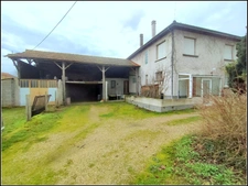 Maison de 142 m² et dépendances sur 483 m² de terrain.