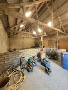 Belle grange de 234 m² sur un terrain bâtissable de 1207 m²
