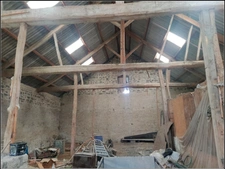 Belle grange de 234 m² sur un terrain bâtissable de 1207 m²