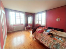 Maison de 142 m² et dépendances sur 483 m² de terrain.