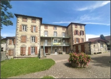 Propriété de 615 m² sur plus de 7000 m² de terrain