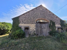 Belle grange de 234 m² sur un terrain bâtissable de 1207 m²