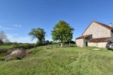 Ensemble de 3 maisons avec grande piscine, dans son écrin de verdure de 2,5 hectares