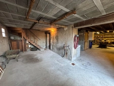 Ancien commerce avec partie habitation, grands volumes à réinventer entièrement (170m², 8 pièces)