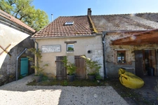 Ensemble de 3 maisons avec grande piscine, dans son écrin de verdure de 2,5 hectares