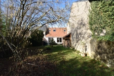 Maison de bourg, avec charmant jardin clos de mur, 88m²
