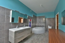 Maison de ville, 8 pièces, 306m²