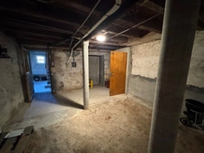 Ancien commerce avec partie habitation, grands volumes à réinventer entièrement (170m², 8 pièces)