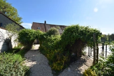 Ensemble de 3 maisons avec grande piscine, dans son écrin de verdure de 2,5 hectares