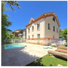 A Vendre : Élégante demeure des années 30 avec piscine, deux logements