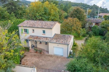 A vendre Propriété arborée et clôturée sur ESTOUBLON (04) avec 2 maisons individuelles
