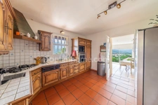 A VENDRE, Maison familiale de 178m² avec piscine, garages et vue splendide à Digne-les-Bains