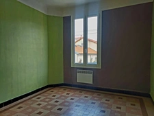 A vendre : Maison avec deux logements indépendants, garages et extérieur – Digne-les-Bains