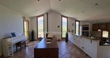 A vendre : Grande propriété familiale de 237 m² aux portes de Digne-les-Bains