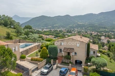 A VENDRE, Maison familiale de 178m² avec piscine, garages et vue splendide à Digne-les-Bains
