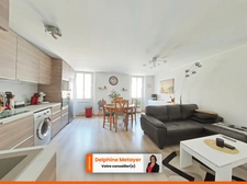 Charmant T3 traversant avec balcons, Village authentique proche Brignoles
