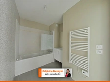 Appartement T3 récent avec terrasse, au dernier étage au Le Luc (Var)