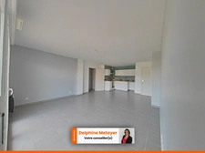 Appartement T3 récent avec terrasse, au dernier étage au Le Luc (Var)