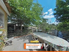 Maison de plain-pied avec piscine et grand terrain arboré
