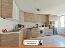 Charmant T3 traversant avec balcons, Village authentique proche Brignoles