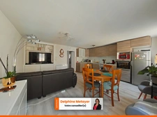 Charmant T3 traversant avec balcons, Village authentique proche Brignoles